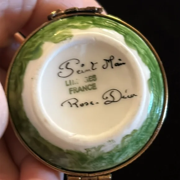 Limoges "upright sitting cat" trinket box - Picture 4 of 9